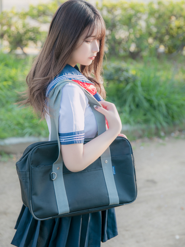 小沢 まな(19)